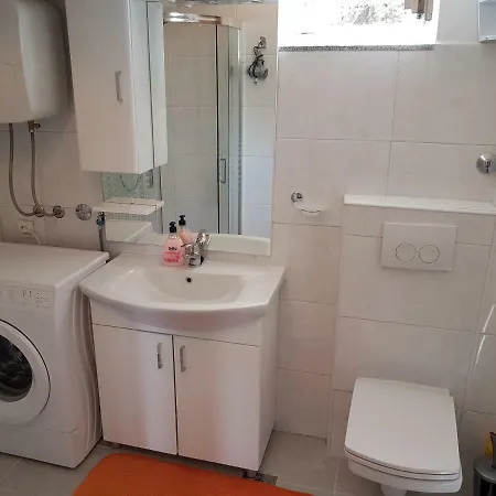 度假居 >nikola< Brijesta