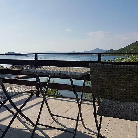 بيت للعطل >nikola<