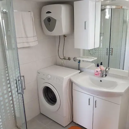 >nikola< بيت للعطل