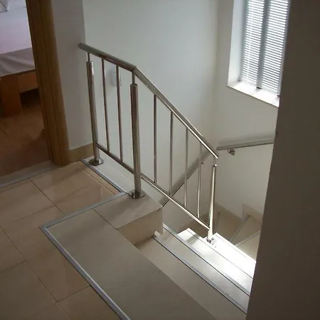 بيت للعطل >nikola<